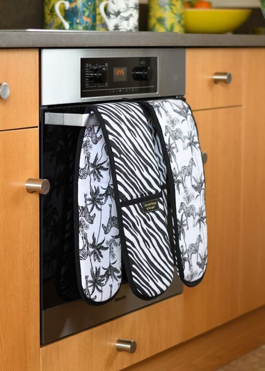 Summerhouse by Navigate Black & White Madagascar Oven Gloves