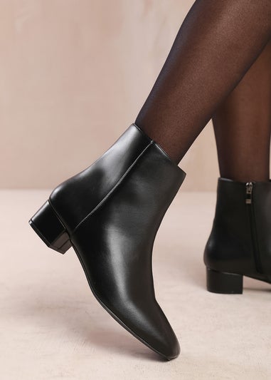 Where's That From Philadelphia Black Pu Block Heel Ankle Boots