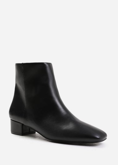 Where's That From Philadelphia Black Pu Block Heel Ankle Boots