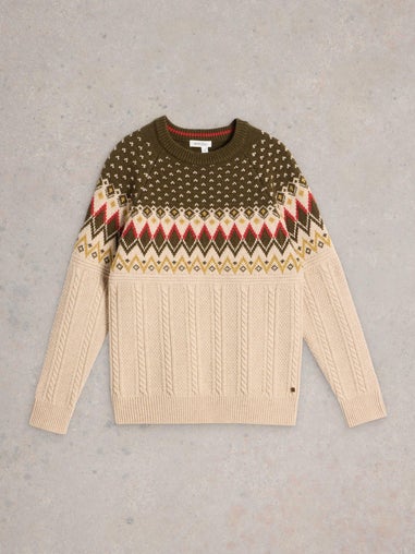 Norwegerpullover mit Zopfstrickmuster