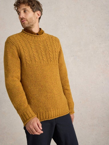 Pullover mit Zopfstrickmuster