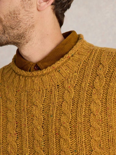 Pullover mit Zopfstrickmuster