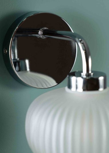 ValueLights Amaia Polished Silver Wall Light with Clear Globe Shade