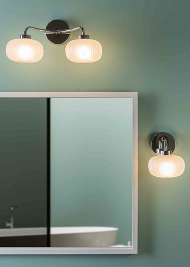 ValueLights Amaia Polished Silver Wall Light with Clear Globe Shade