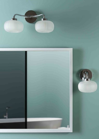 ValueLights Amaia Polished Silver Wall Light with Clear Globe Shade