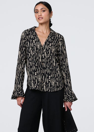 Izabel London Black Printed V-Neck Long Flare Sleeve Shirt