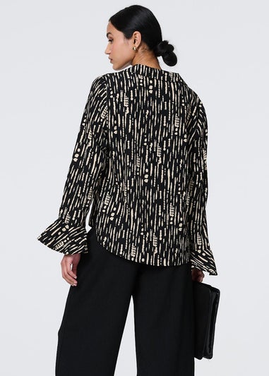 Izabel London Black Printed V-Neck Long Flare Sleeve Shirt