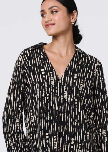 Izabel London Black Printed V-Neck Long Flare Sleeve Shirt