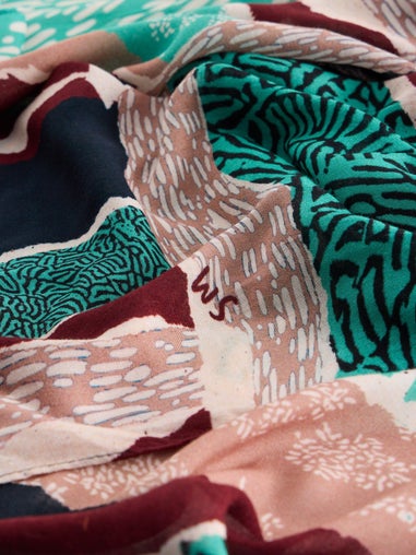 Schal mit abstraktem Patchworkprint