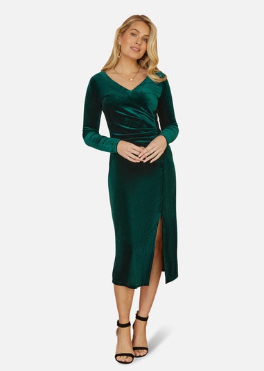 Yumi Green Velvet V Neck Fitted Ruched Midi Dress