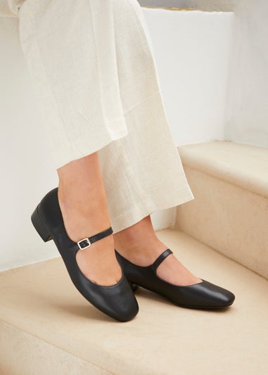 Linzi Carley Black Faux Leather Low Block Court Shoe