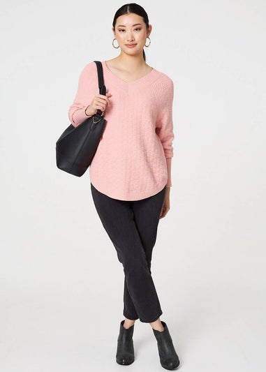 Izabel London Pink Textured V-Neck Relaxed Curve Hem Jumper