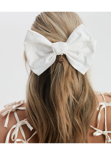 Madein White Crepe Eira Bow Clip