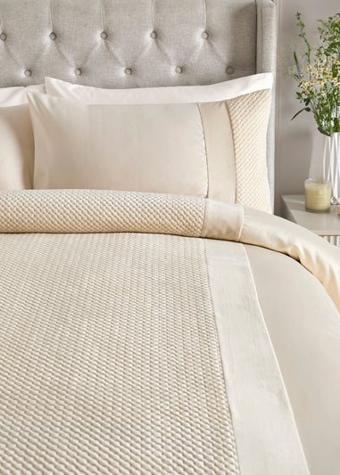 Soiree Iras Velvet Natural Duvet Cover Set