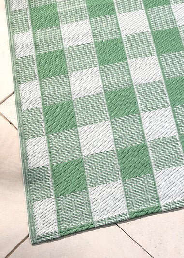 Dreams & Drapes Design Gingham Green Outdoor Rug