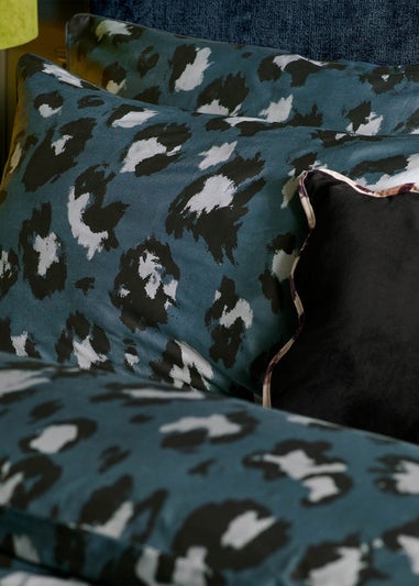 furn. True Leopard Printed Duvet Cover Set