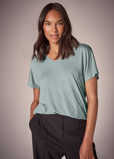 Et Vous Sage V Neck Top