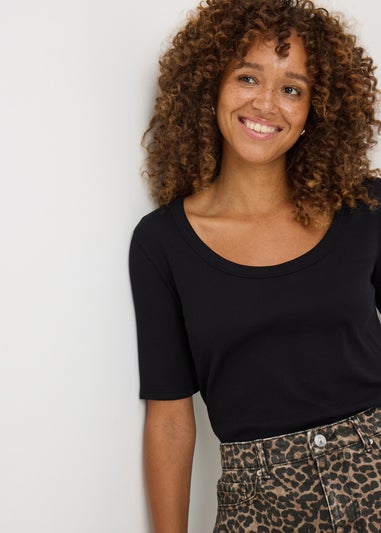 Black Scoop Neck Fitted T-Shirt