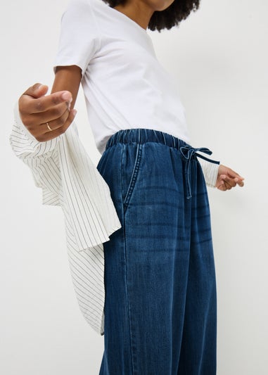 Dark Wash Comfort Fit Wide Leg Jeans
