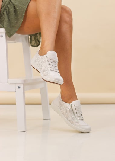 Lunar White Cedar Trainer