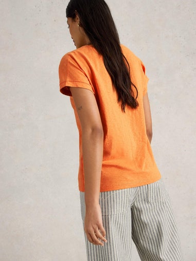 T-Shirt Nelly mit Keilausschnitt