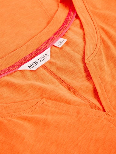 T-Shirt Nelly mit Keilausschnitt