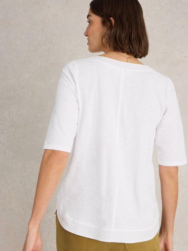 T-Shirt Weaver mit Keilausschnitt