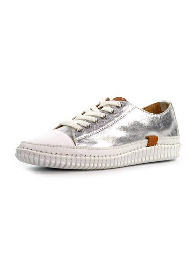 Lunar Silver Starlet II Plimsoll