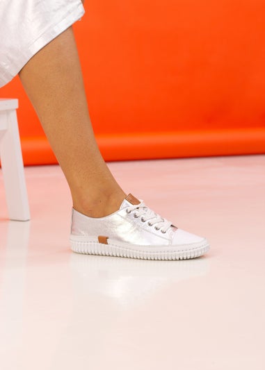 Lunar Silver Starlet II Plimsoll