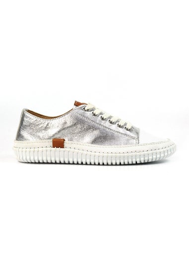 Lunar Silver Starlet II Plimsoll