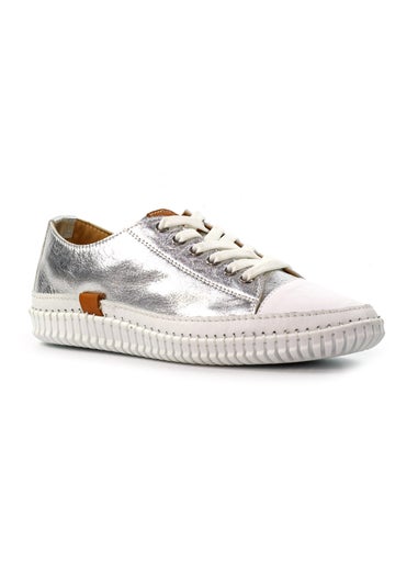 Lunar Silver Starlet II Plimsoll