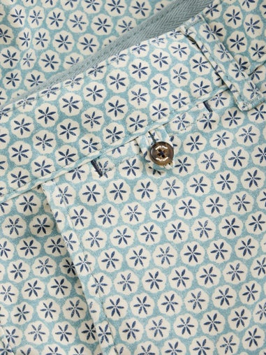 Chinoshorts mit Geoprint