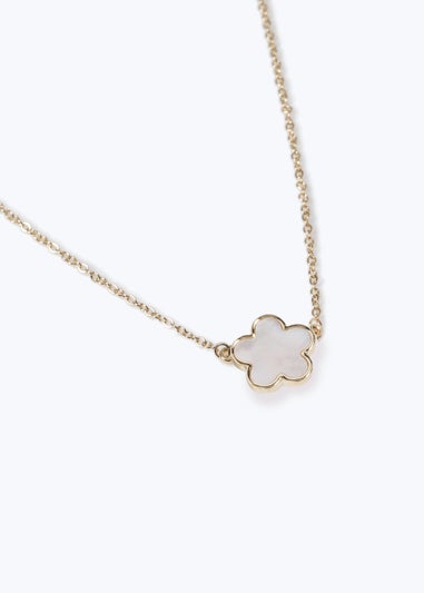 Muse White Flower Necklace
