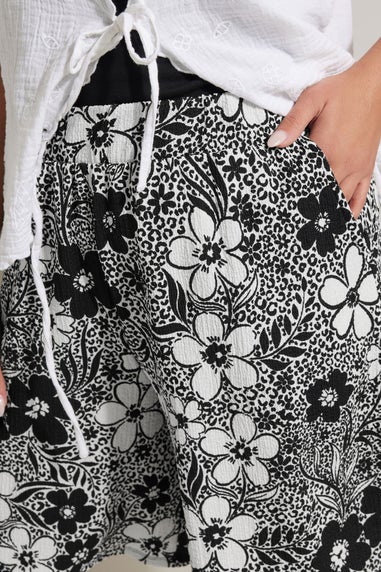 Yours Curve Black Floral Textured Shorts