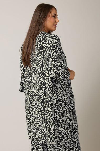 Evans Curve Black & White Abstract Print Kimono