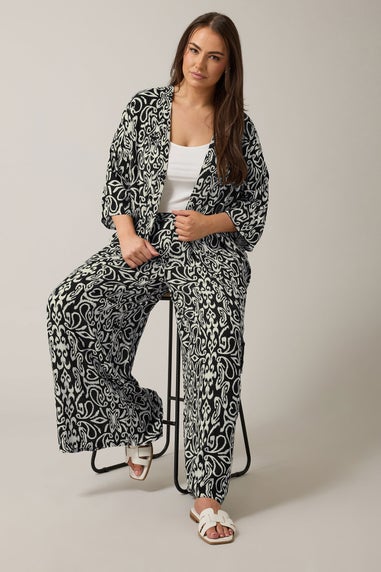 Evans Curve Black & White Abstract Print Kimono
