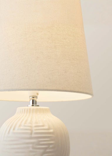 ValueLights Harrison White Ribbed Medium Table Lamp