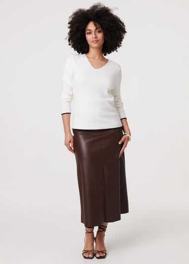Izabel London White Contrast Trim V-Neck Knit Top