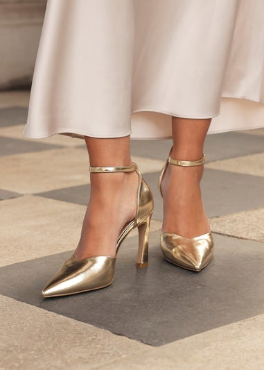 Linzi Moira Gold Faux Leather V Cut Court Heel