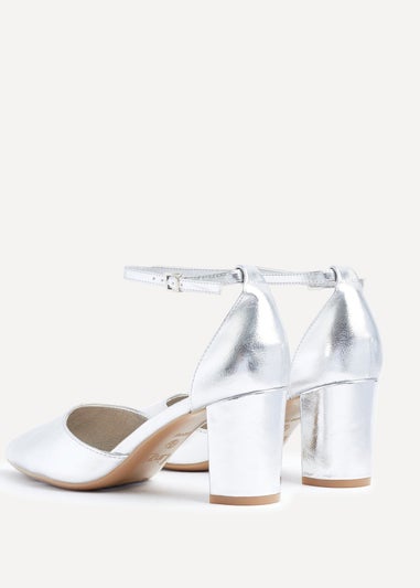 Linzi Davina Wide Fit Silver Faux Leather Court Heel