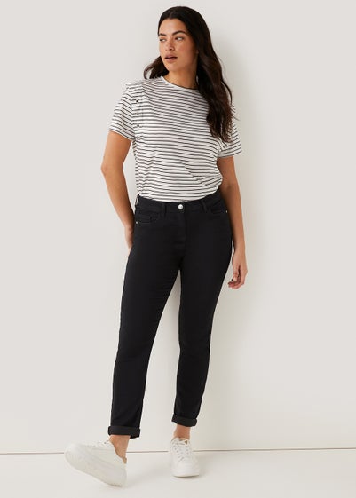 Jolie Black Relaxed Skinny Jeans - Size 8