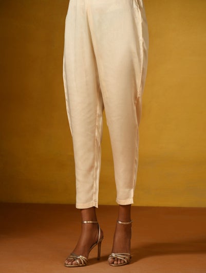 Women Ivory Modal Solid Ankle Length Slim Fit Pant