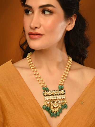 Women Green Gold Tone Foiled Kundan Necklace With Faux Pearls