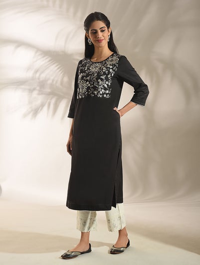 Women Black Cotton Round Neck Regular Fit Kurta - XS