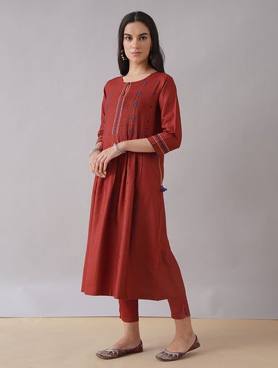 Women Red Silk Blend Hand Embroidery Round Neck Regular Fit Kurta - XS