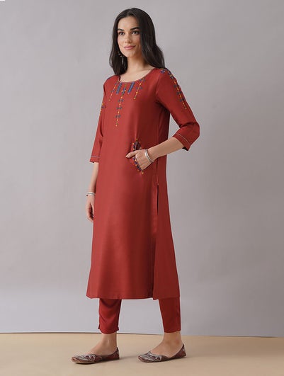 Women Red Silk Blend Hand Embroidery Round Neck Straight Fit Kurta - XS