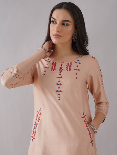 Women Red Silk Blend Hand Embroidery Round Neck Straight Fit Kurta - XS