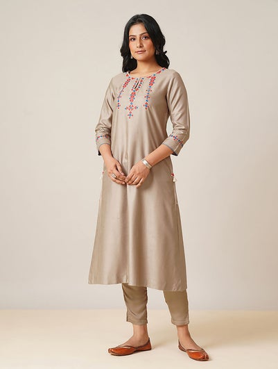 Women Beige Brown Silk Blend Hand Embroidery Round Neck Straight Fit Kurta - XS