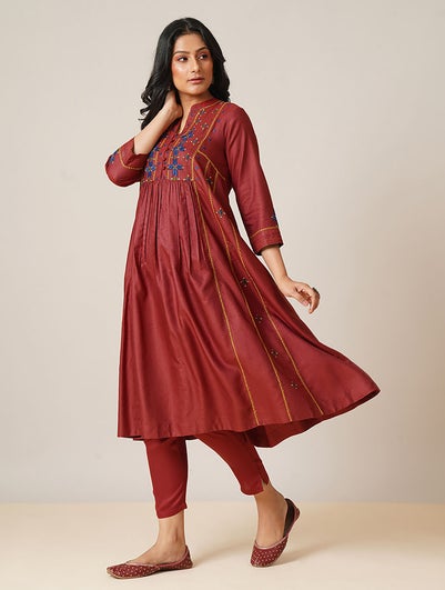 Women Red Silk Blend Hand Embroidery Shirt Collar Loose Fit Kurta - XS