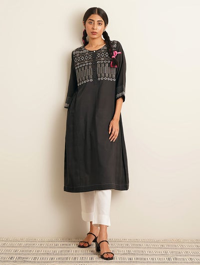 Women Black Cotton Round Neck Regular Fit Kurta - L